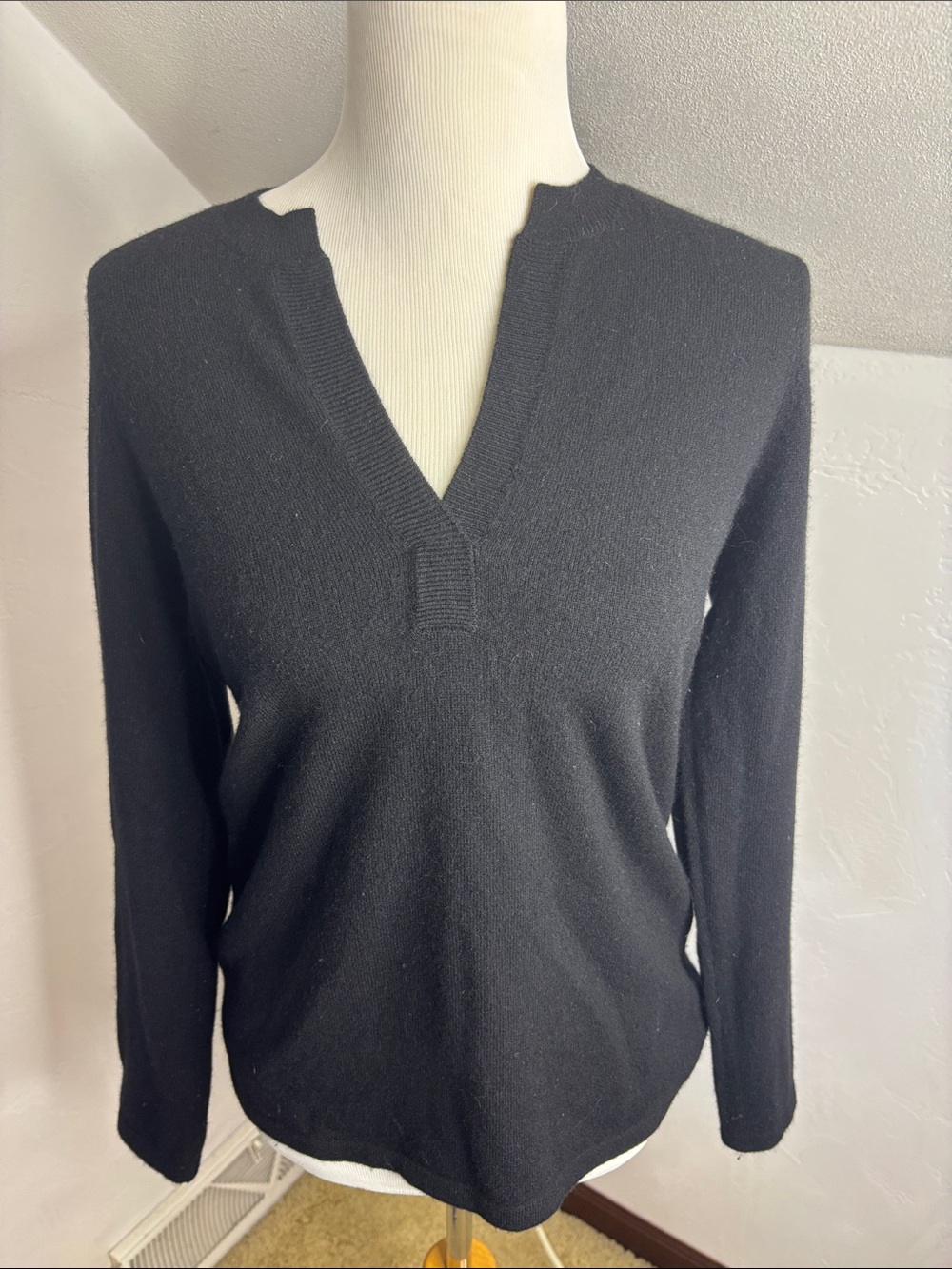 Charter Club Women's Cashmere Black V-Neck Sweater Size M